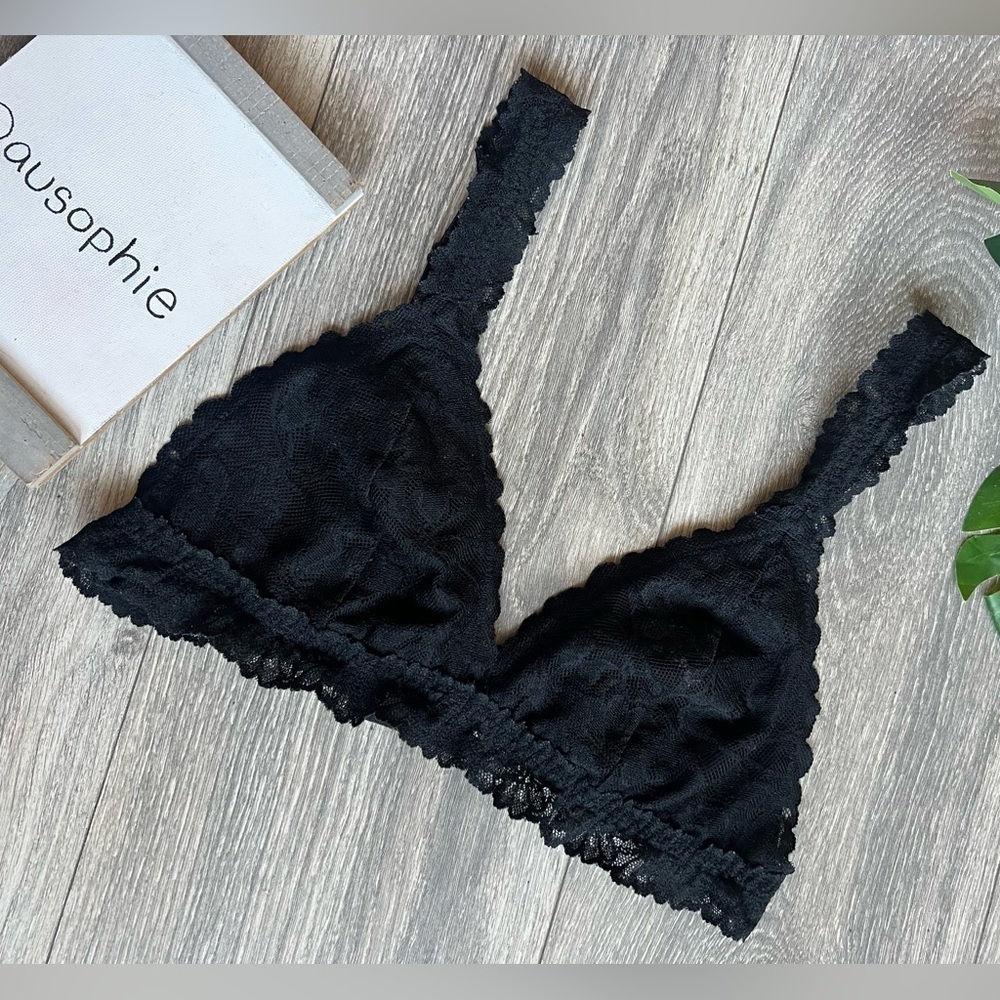 Pink Victoria’s Secret black lace ruffle triangle top bralette. Size M